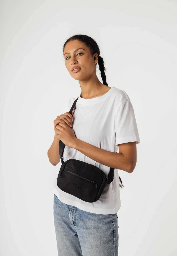 Shop MELAWEAR Kleine Umhangetasche Patni