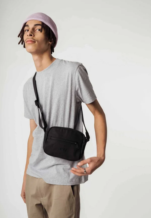 Shop MELAWEAR Kleine Umhangetasche Patni